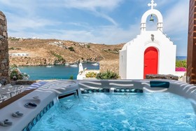 Etesians Luxury Suites