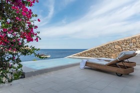 Etesians Luxury Suites
