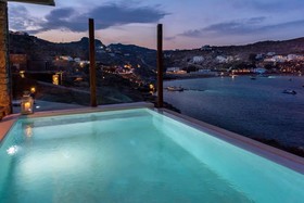 Etesians Luxury Suites