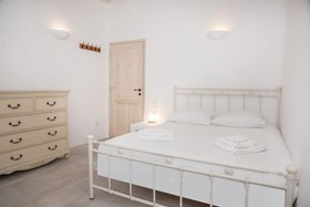 Etesians Luxury Suites