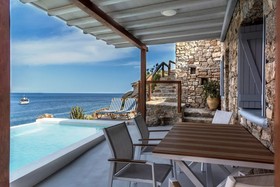 Etesians Luxury Suites