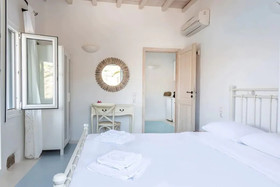 Etesians Luxury Suites