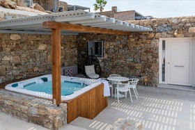 Etesians Luxury Suites