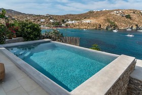 Etesians Luxury Suites