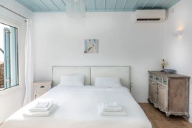 Etesians Luxury Suites