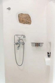 Etesians Luxury Suites