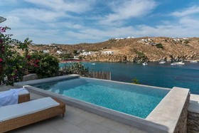 Etesians Luxury Suites