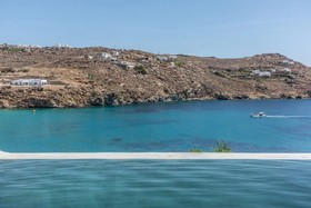 Etesians Luxury Suites