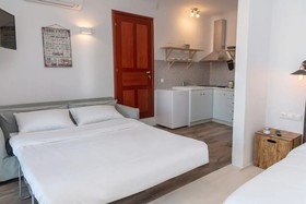 Etesians Luxury Suites