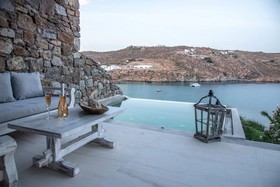 Etesians Luxury Suites