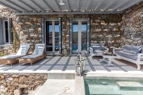 Etesians Luxury Suites