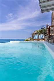 Etesians Luxury Suites