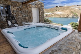 Etesians Luxury Suites
