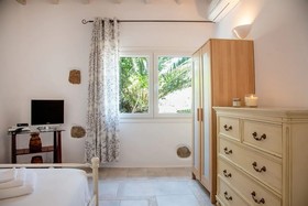 Etesians Luxury Suites