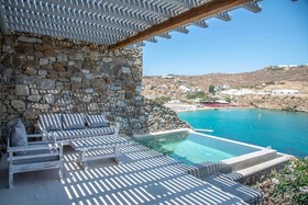 Etesians Luxury Suites