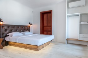 Etesians Luxury Suites