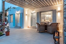Etesians Luxury Suites