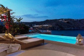 Etesians Luxury Suites