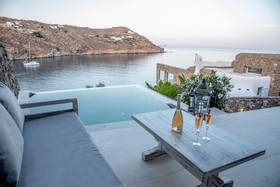 Etesians Luxury Suites