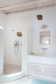 Etesians Luxury Suites