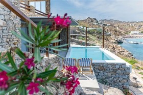 Etesians Luxury Suites