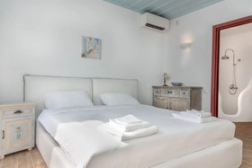 Etesians Luxury Suites