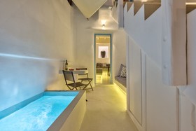 Mykonian Mews