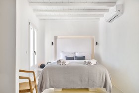 Mykonian Mews