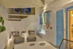 Mykonian Mews