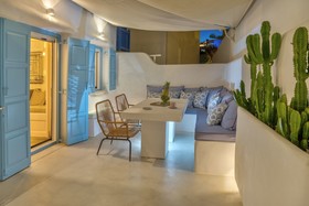 Mykonian Mews