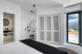 Psarou Black Villa