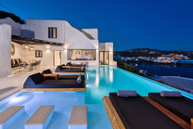 Psarou Black Villa