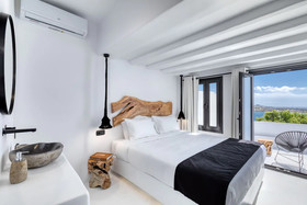 Psarou Black Villa