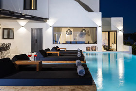 Psarou Black Villa
