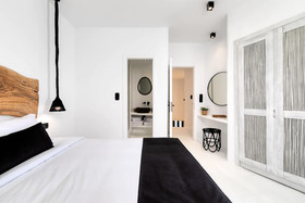 Psarou Black Villa
