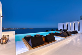 Psarou Black Villa