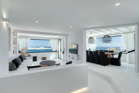 Psarou Black Villa