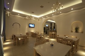 Makis Place