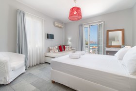 Ippokampos Beachfront Hotel