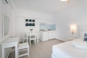 Ippokampos Beachfront Hotel