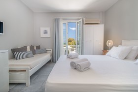 Ippokampos Beachfront Hotel