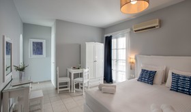 Ippokampos Beachfront Hotel