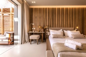 Avgoustos Suites