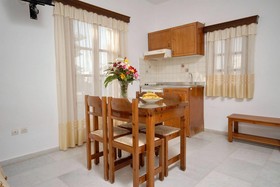 Birikos Studio & Apartments