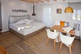 Naxos Golden Sun