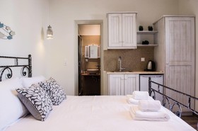 Naxos Petite Studios