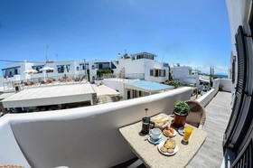 Naxos Petite Studios