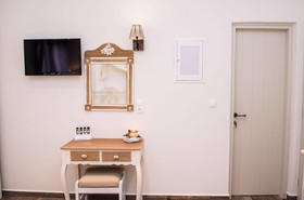 Naxos Petite Studios