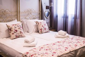 Naxos Petite Studios