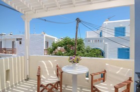 Ormos Holiday Studios